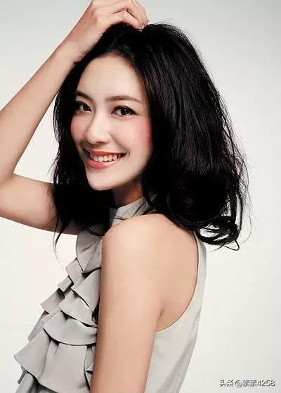 演员应采儿,从影视新星到家庭幸福的辣妈